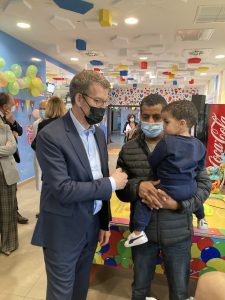Visita de Alberto Núñez Feijóo en el Día Mundial del Cáncer Infantil